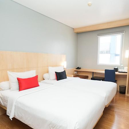 Ibis Jakarta Senen Exterior foto