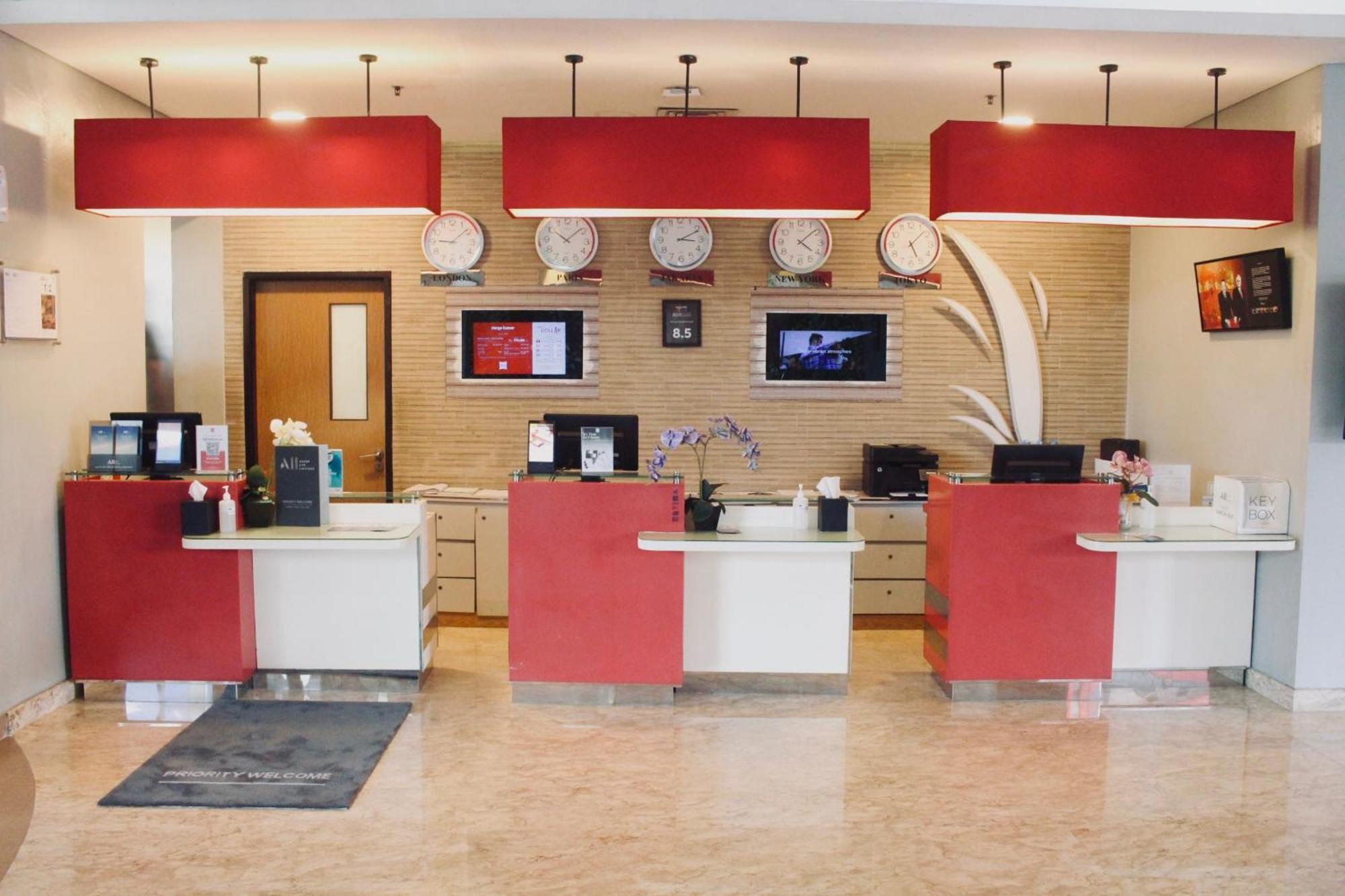 Ibis Jakarta Senen Exterior foto