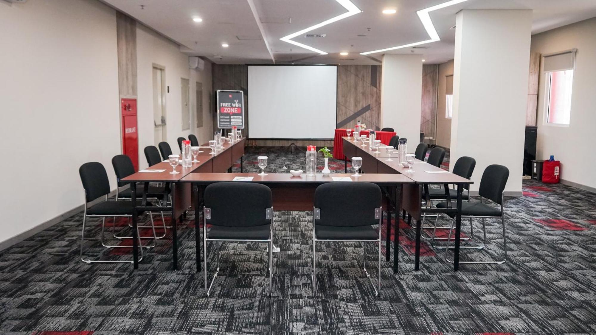 Ibis Jakarta Senen Exterior foto